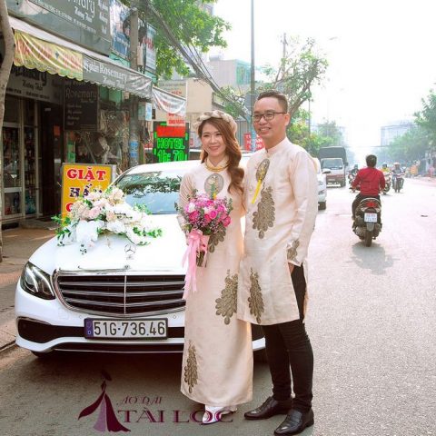 Áo Dài Cặp Vàng Kem Chim Công CK-CC10