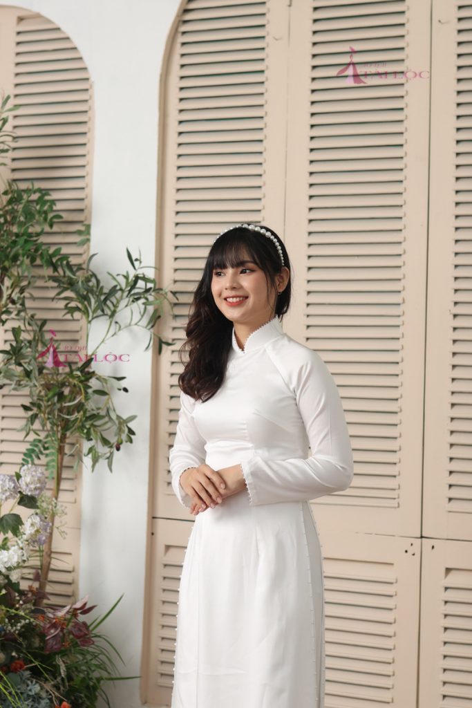 Áo dài trắng trơn lụa xịn 4 tà cổ cao