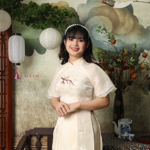 Áo dài bưng quả màu kem tay bèo phi bóng