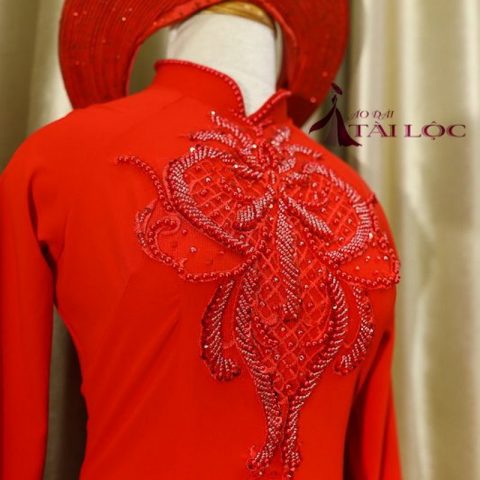 Áo Dài Cưới Màu Đỏ Lụa Kết Ren Sang Trọng