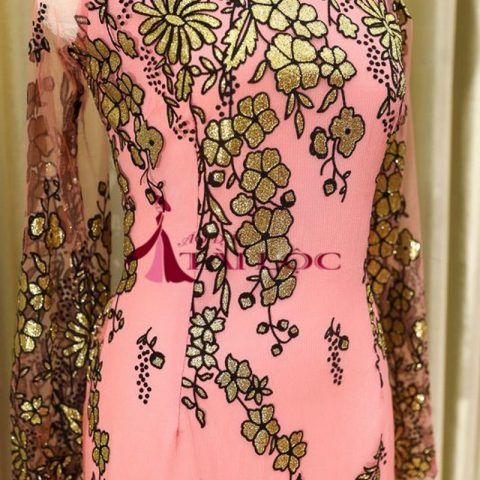 Áo dài bà sui màu hồng vải ren 4 tà