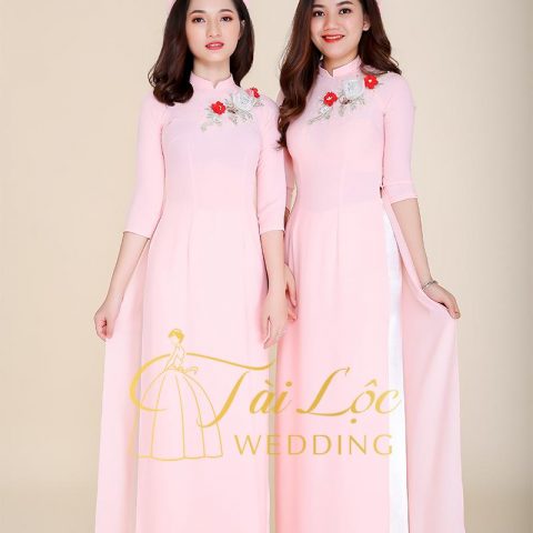 Áo Dài Bưng Quả Màu Hồng 2 Hoa Đỏ