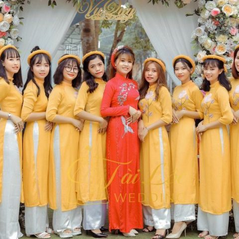 Áo Dài Bưng Quả Màu Vàng Vải Nhung