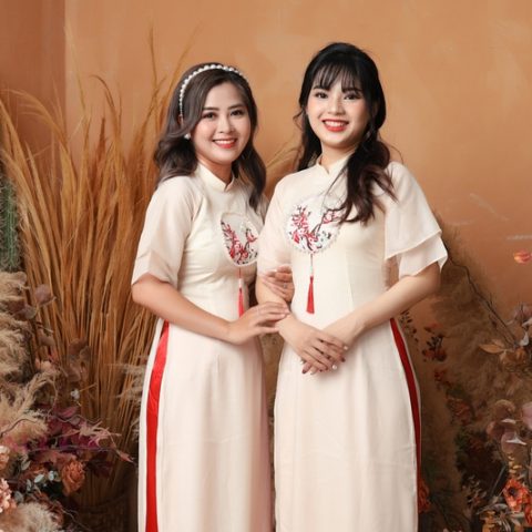 Áo dài bưng quả màu kem Chi nhánh 2