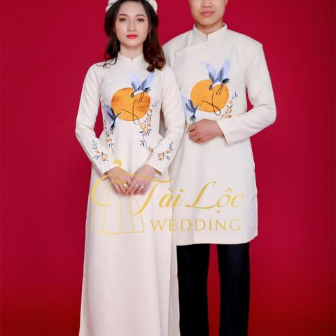 Áo Dài Cưới Cặp Gấm Màu Kem Thêu Ánh Trăng