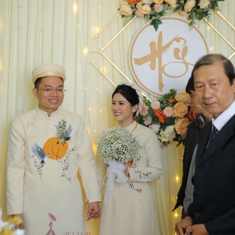 Áo Dài Cưới Nam Nữ Màu Kem Vải Gấm (KH KG6)