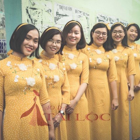 Áo Dài Bưng Quả Vàng Chấm Bi Truyền Thống Tà Dài