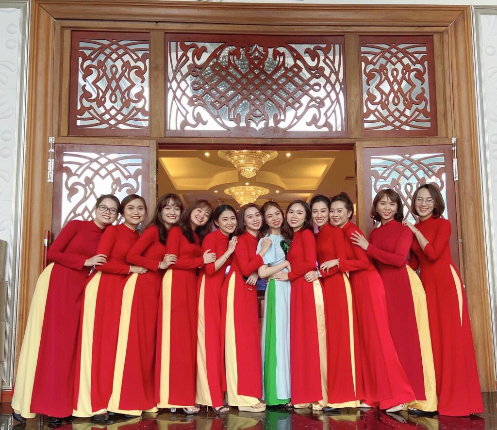 Áo Dài Màu Đỏ Trơn(MS1)